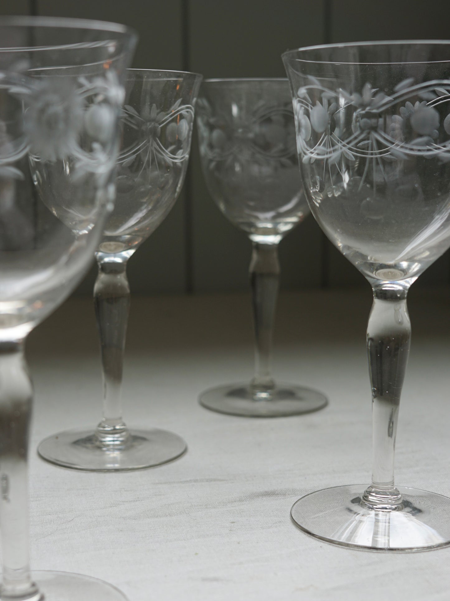 Floral Motif Wine Glass Set